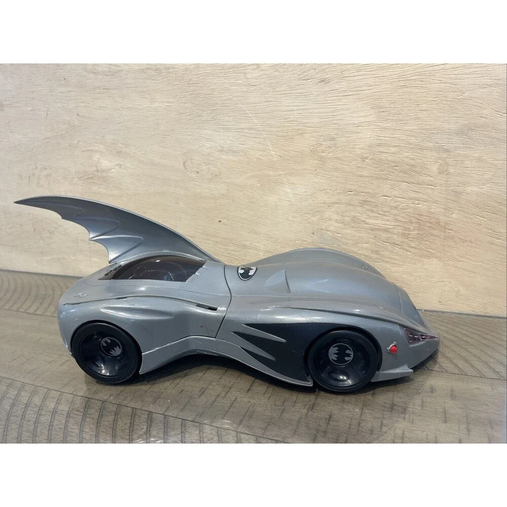 VINTAGE 1994 TONKA LEGENDS OF BATMAN BATMOBILE D C COMICS KENNER SILVER VEHICLE